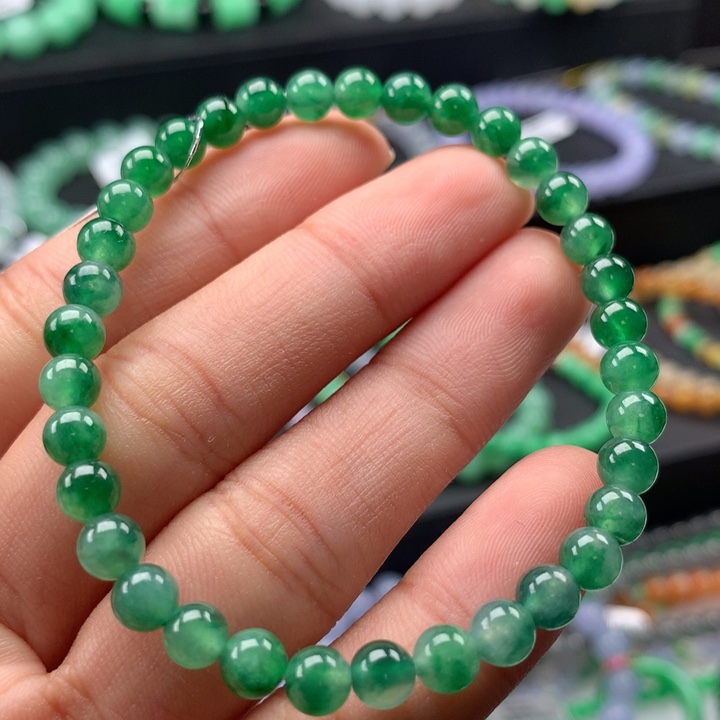 翡翠手镯未镶嵌卡