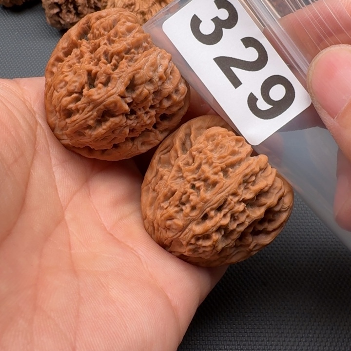 文玩核桃把件H**g南疆40