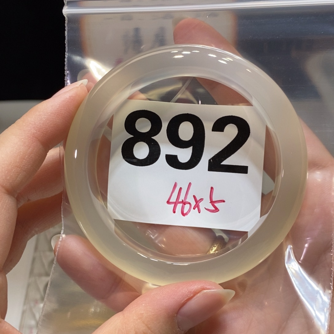 李***天玛瑙/玉髓未镶嵌手镯