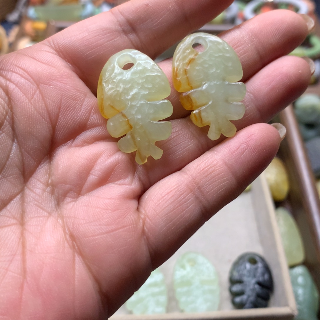 家***喵蛇纹石玉未镶嵌颈饰
