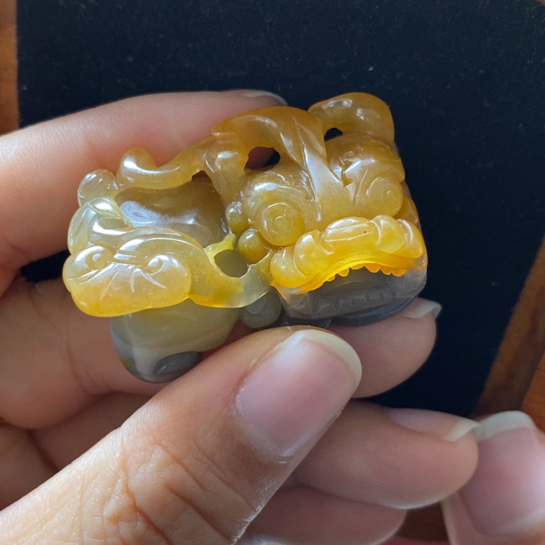 石英质玉（黄龙玉）颈饰未镶嵌