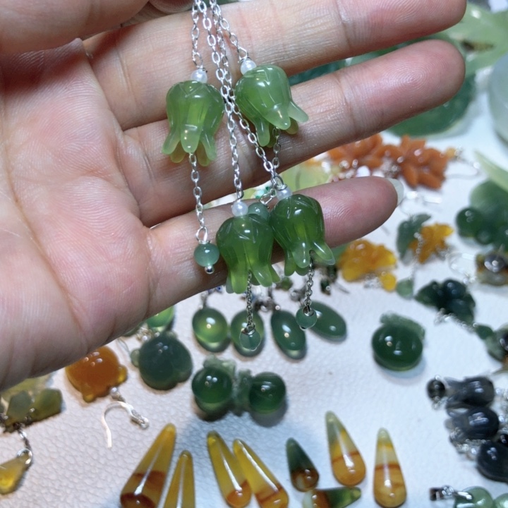 【闪购商品】蛇纹石玉挂件未镶嵌腊**子