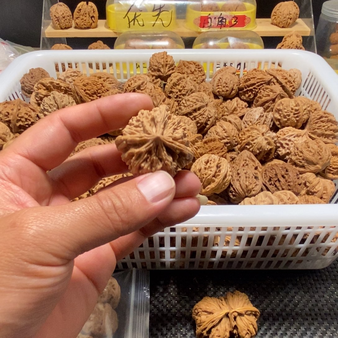 T***董吊坠文玩核桃核桃异形