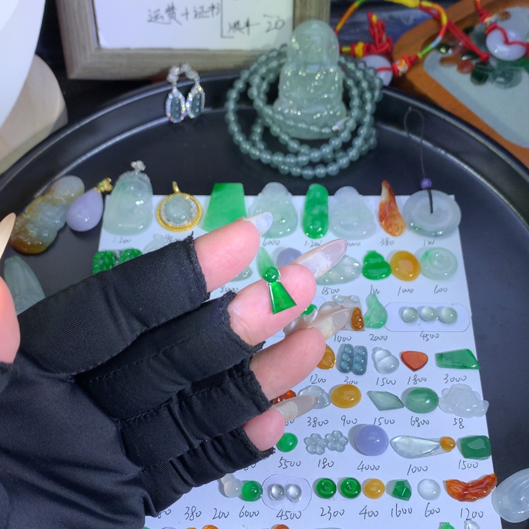 翡翠未镶嵌吊坠(不含链)绿蛋柱