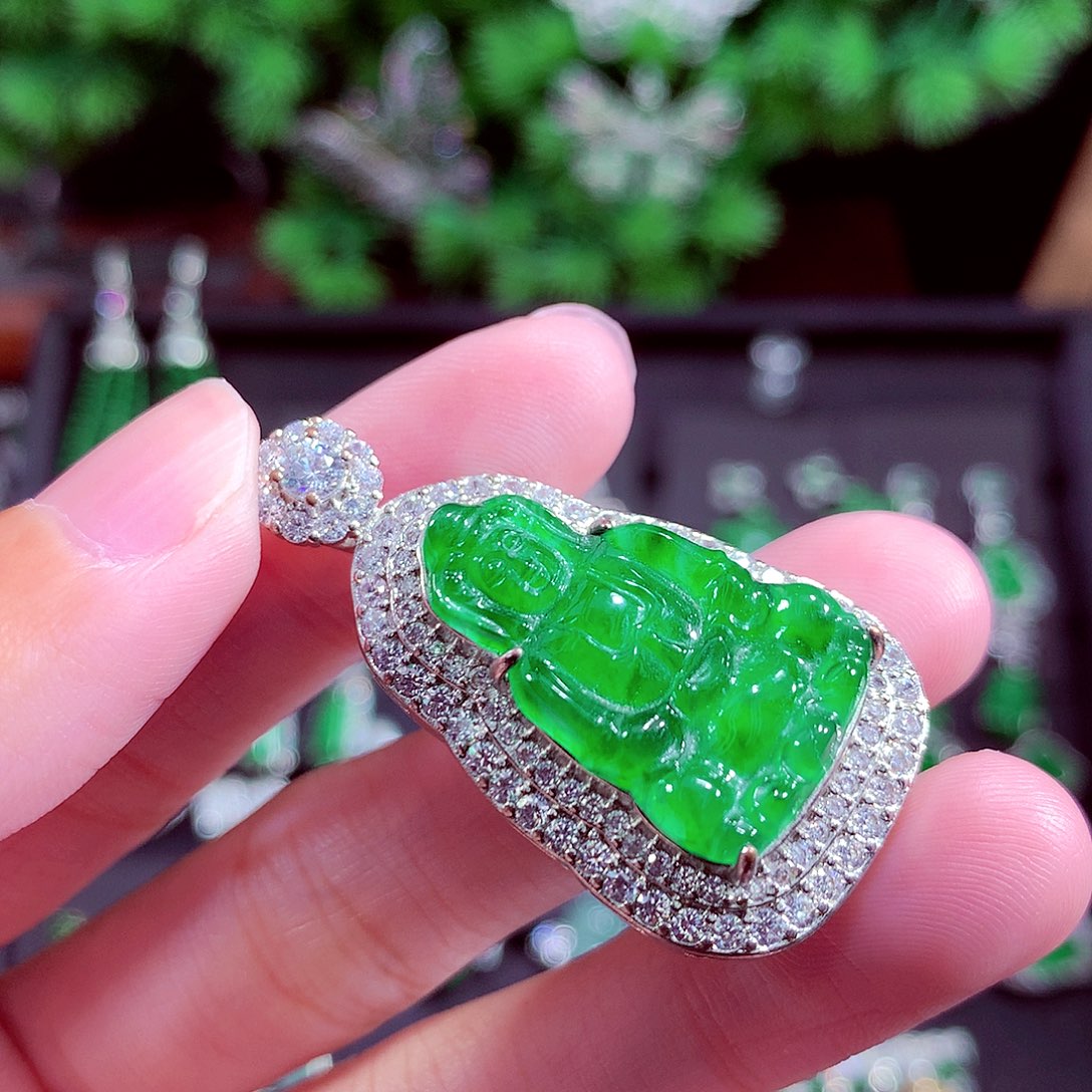 颈饰未镶嵌翡翠天然