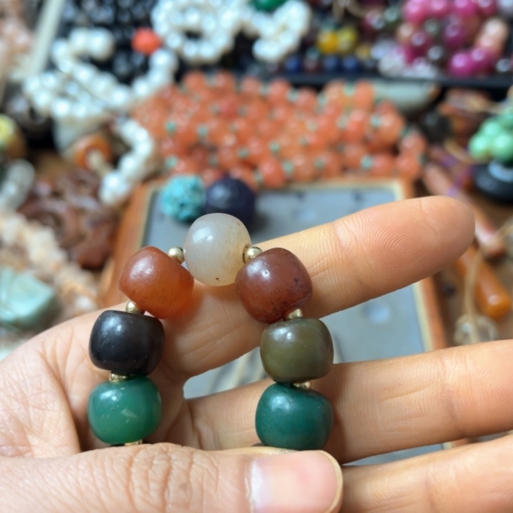 玛瑙/玉髓颈饰未镶嵌八**路