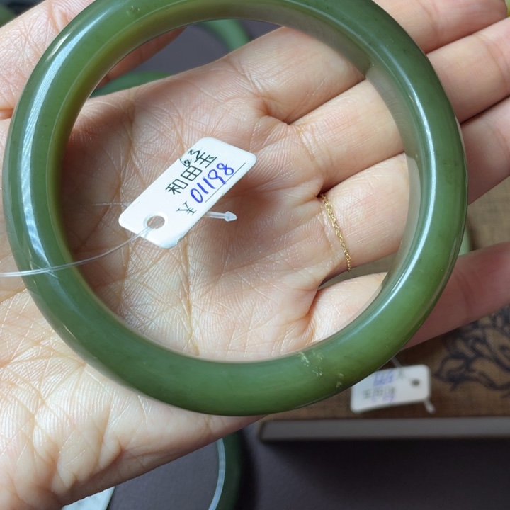 和田玉未镶嵌手串