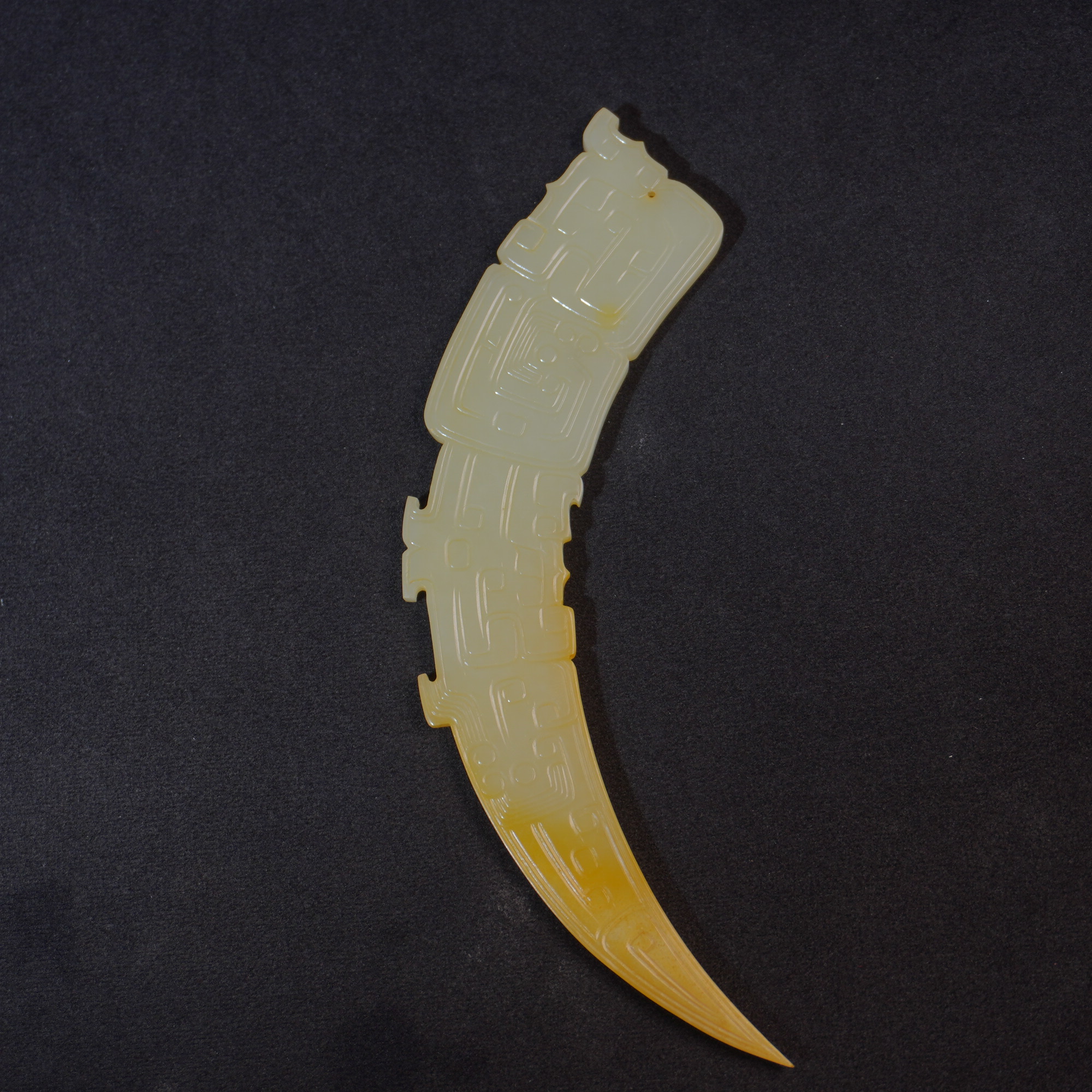 5YB4   明 和田玉龙纹玉冲牙