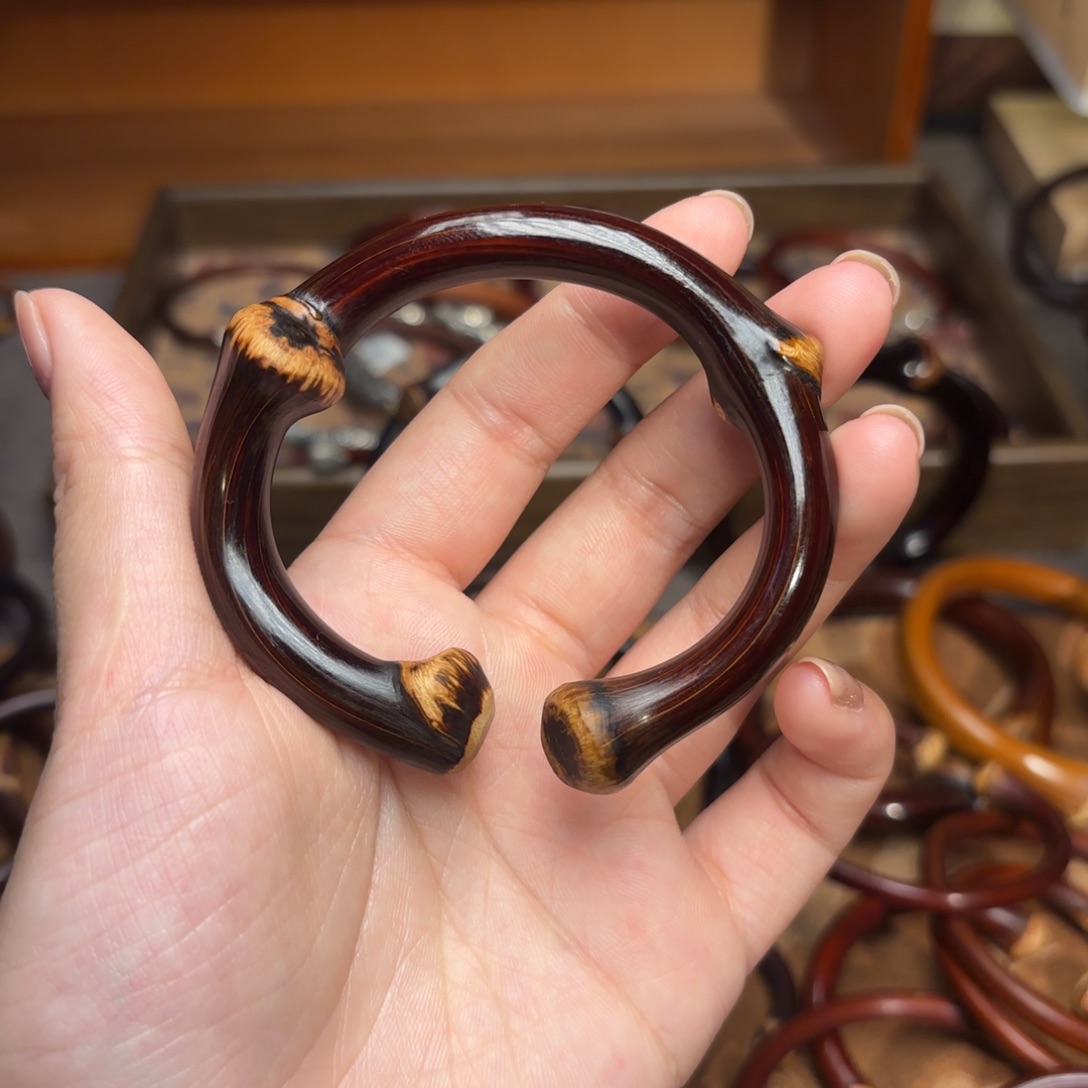 琳***琳木质非金属黑藤手镯