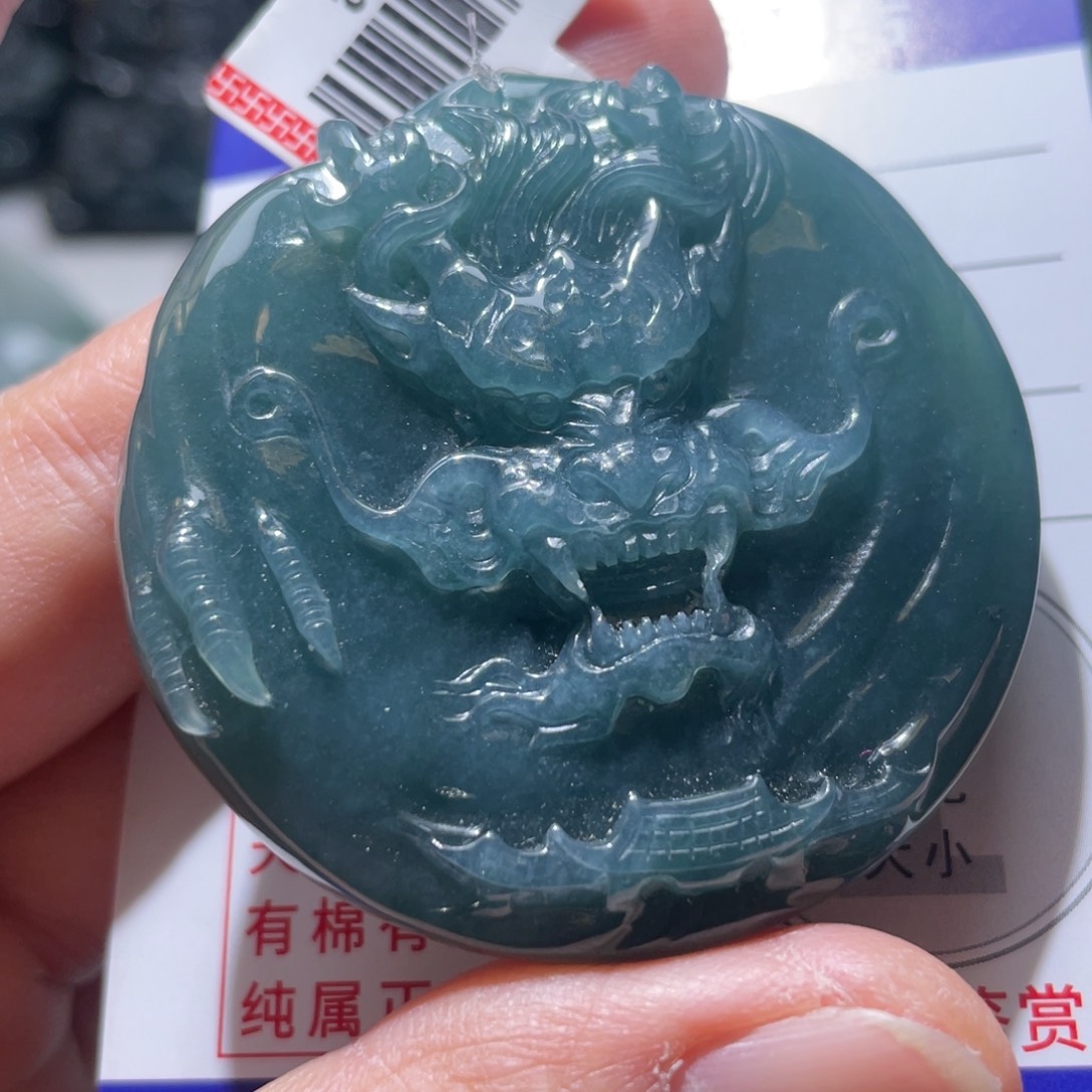 翡翠颈饰未镶嵌龙