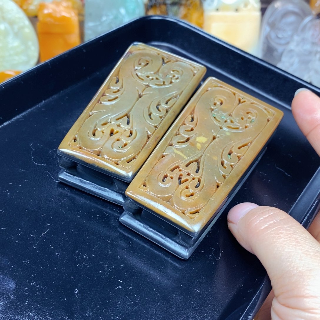 石英质玉（黄龙玉）未镶嵌颈饰