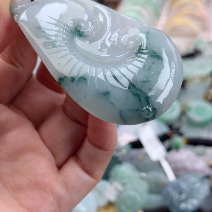 翡翠未镶嵌颈饰吊坠