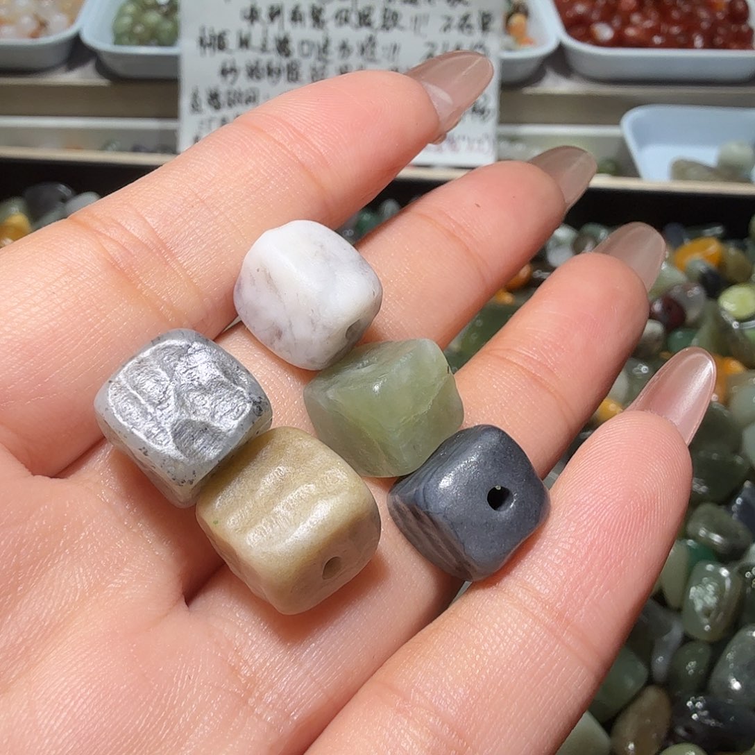 和田玉未镶嵌珠宝奇石