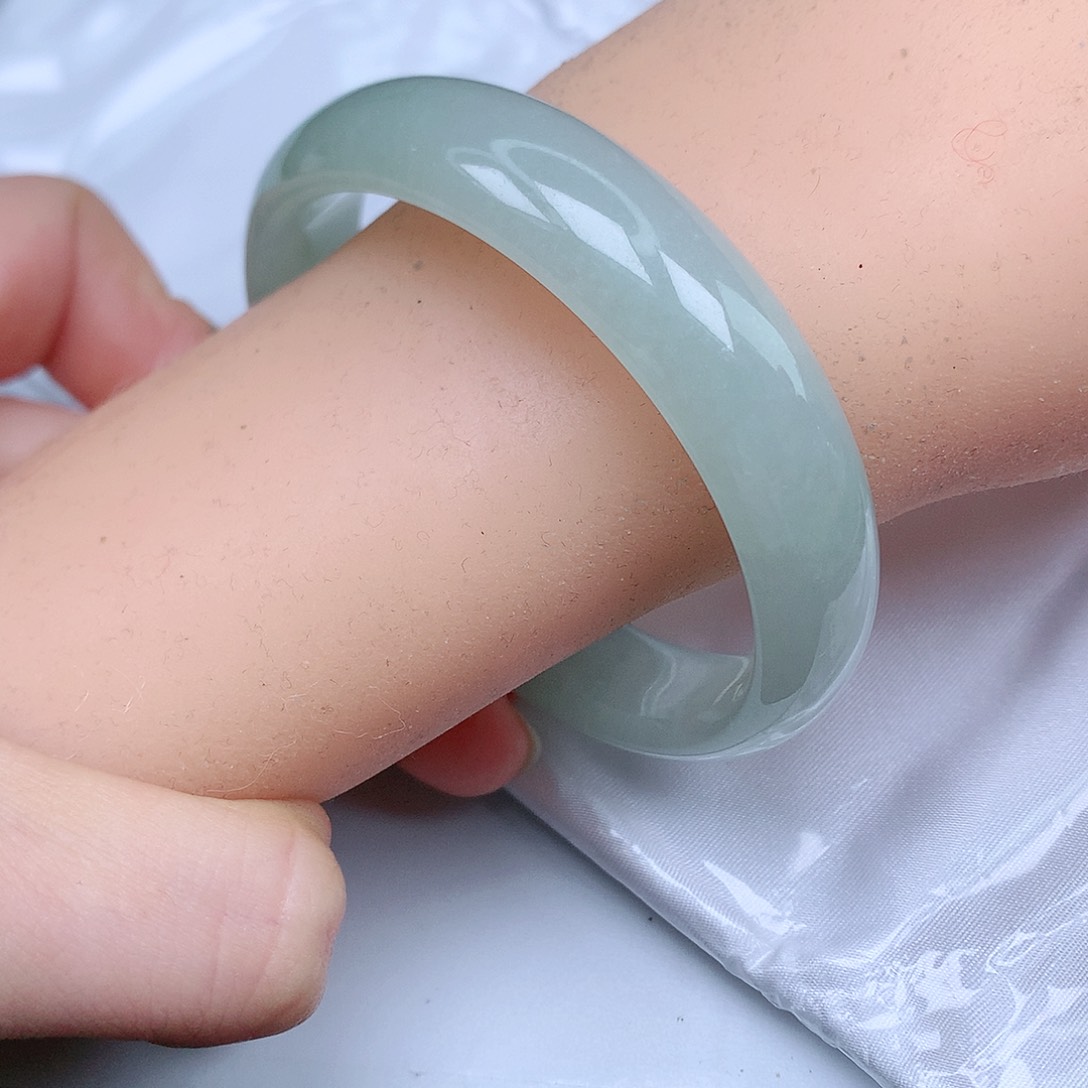 翡翠手镯未镶嵌天然