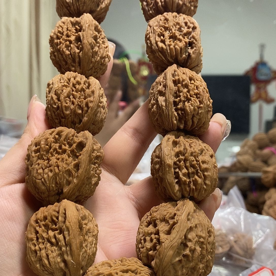 把件文玩核桃A***里南疆石手持有黄有反油不退不换