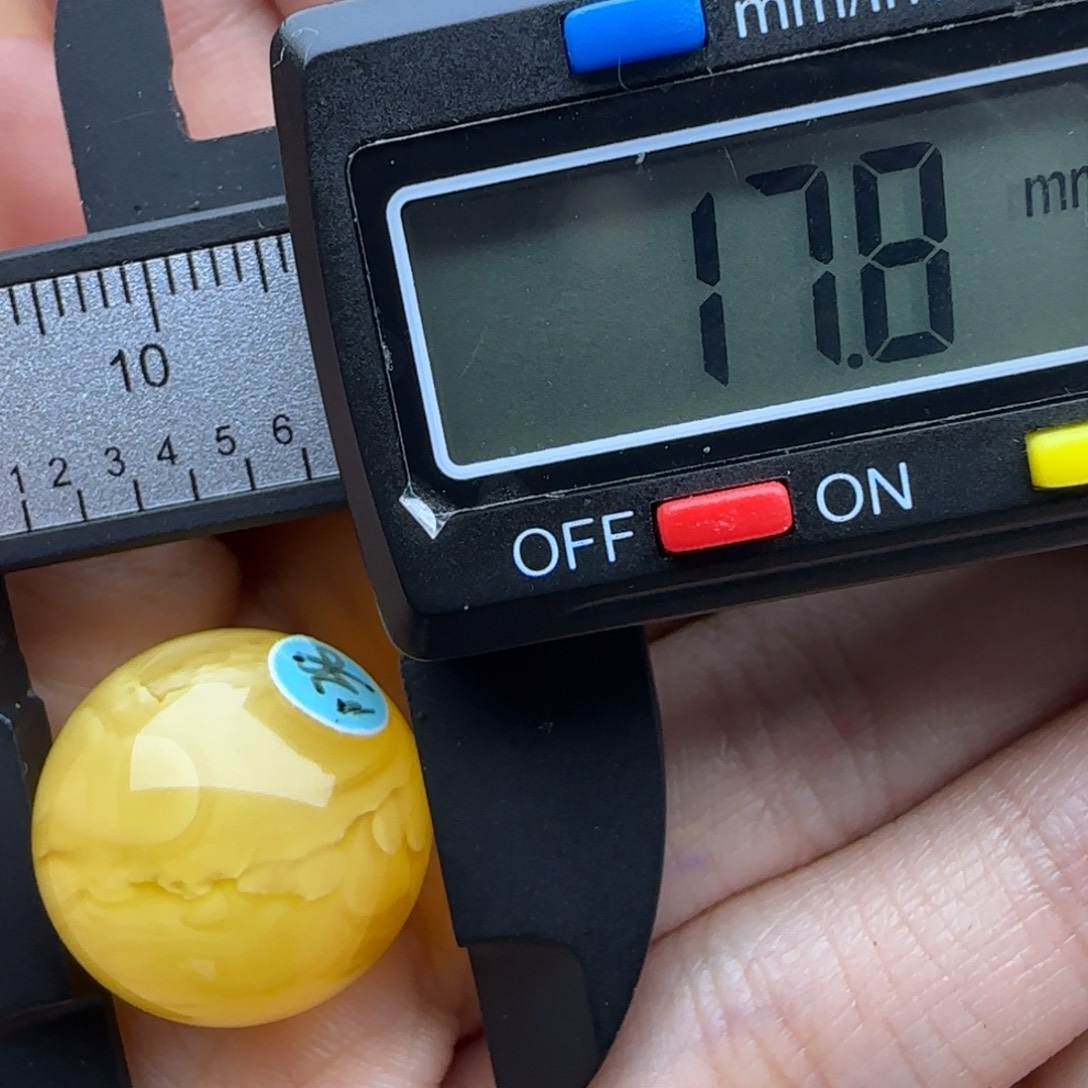 蜜蜡未镶嵌裸石鸡油红飘花圆珠