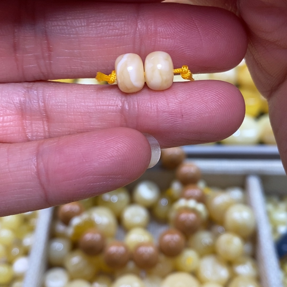 琥珀未镶嵌裸石原矿蜜蜡配珠