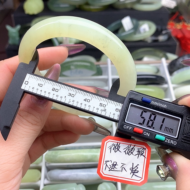 蛇纹石玉手镯未镶嵌675