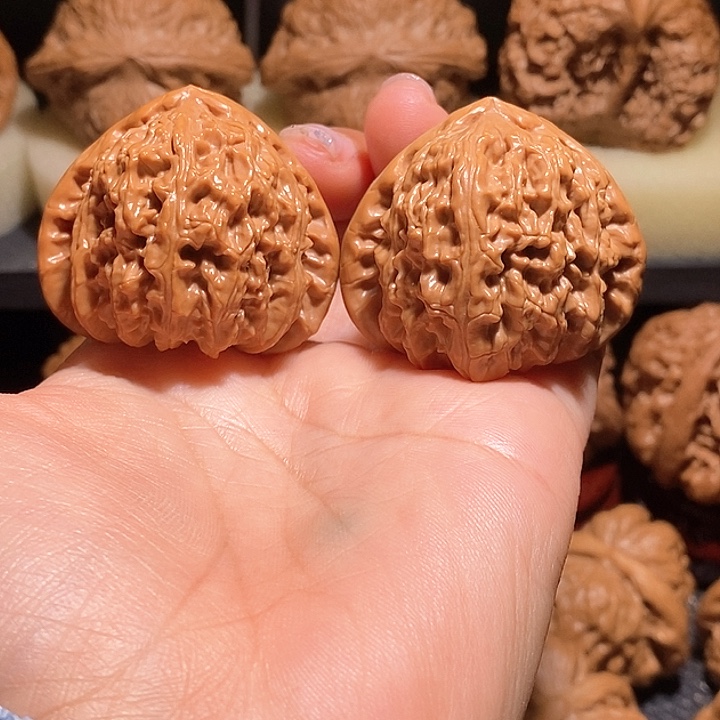 文玩核桃把件40.5三角白