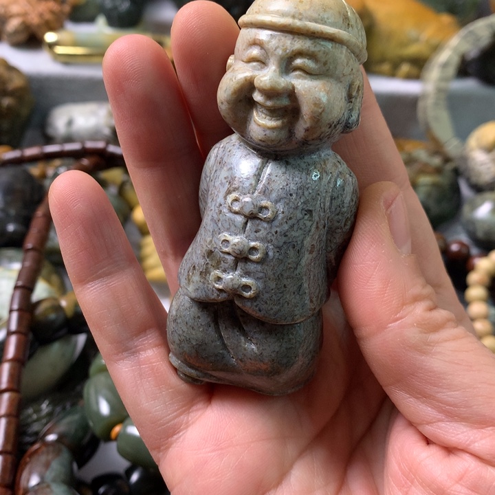 未镶嵌岫岩河磨玉（透闪石质玉）把件