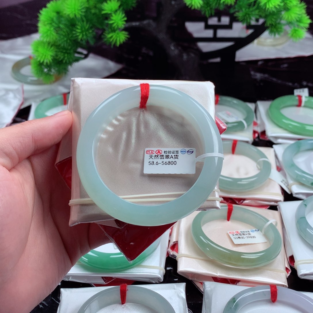 翡翠手镯未镶嵌缅甸翡翠天然手镯