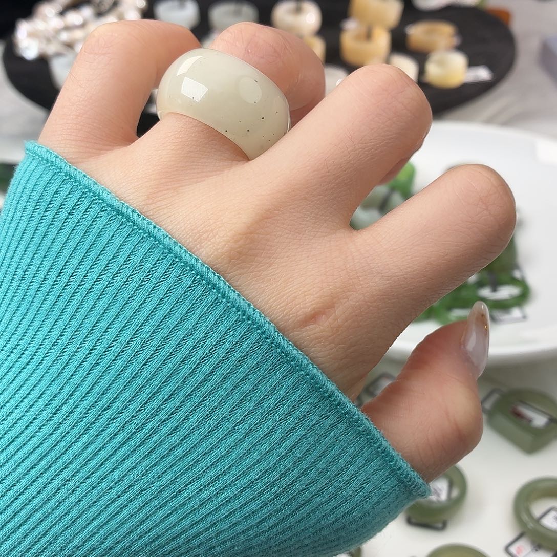 和田玉（糖玉）未镶嵌戒指S25点墨墩墩18.2