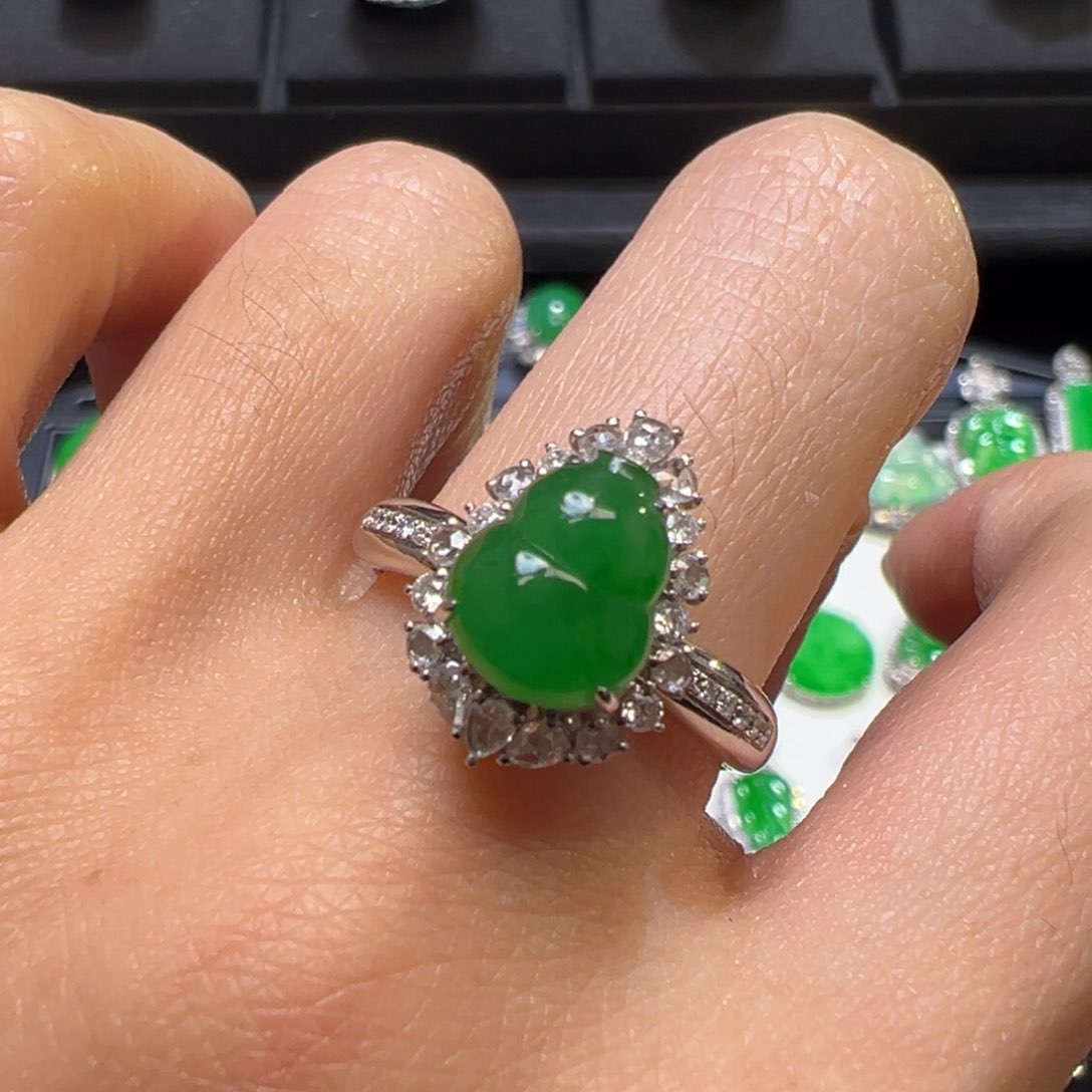 翡翠戒指18K金镶嵌收到货48小时鉴赏期