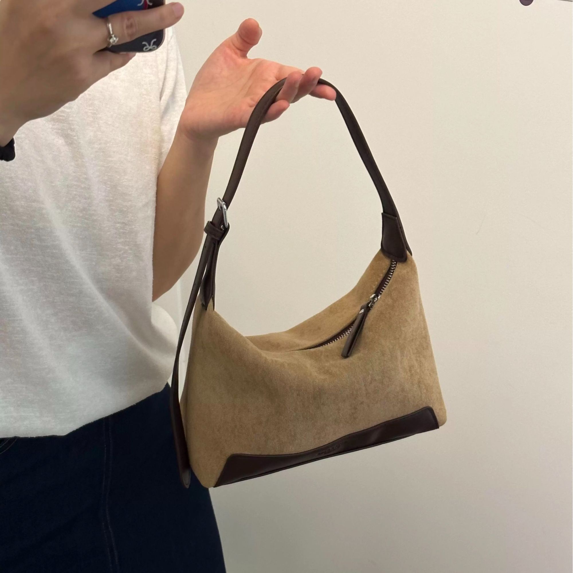 2025早秋新款大气百搭磨砂质感单肩斜挎慵懒舒适大容量饺子包女包