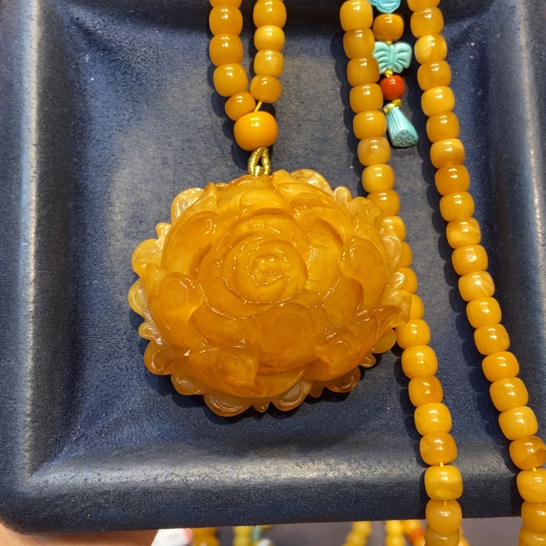 琥珀未镶嵌颈饰蜜蜡