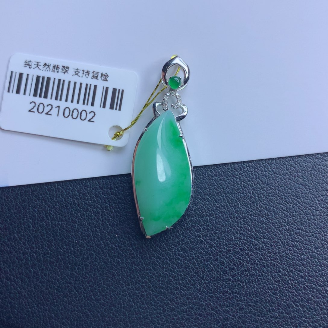 翡翠颈饰未镶嵌随行