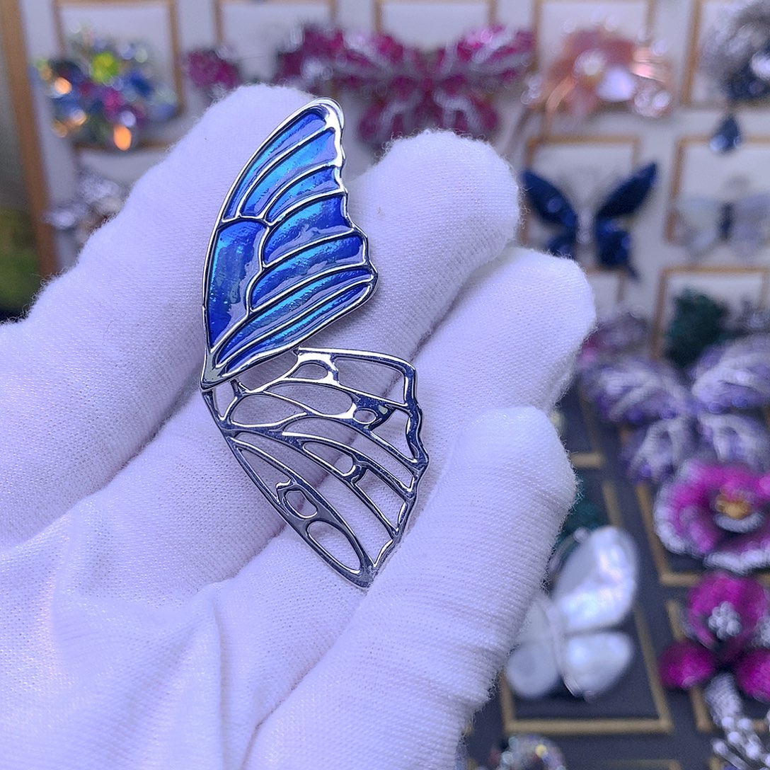 合成立方氧化锆铜胸针
