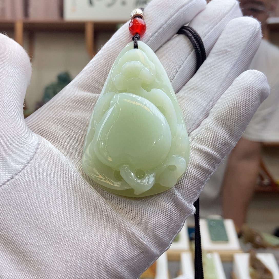 蛇纹石玉未镶嵌颈饰