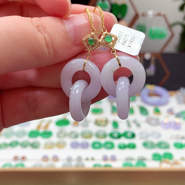 18K金镶嵌翡翠耳饰