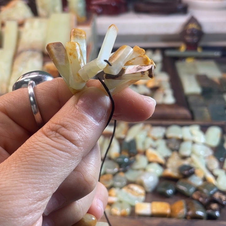 *****岫岩河磨玉（透闪石质玉）未镶嵌颈饰