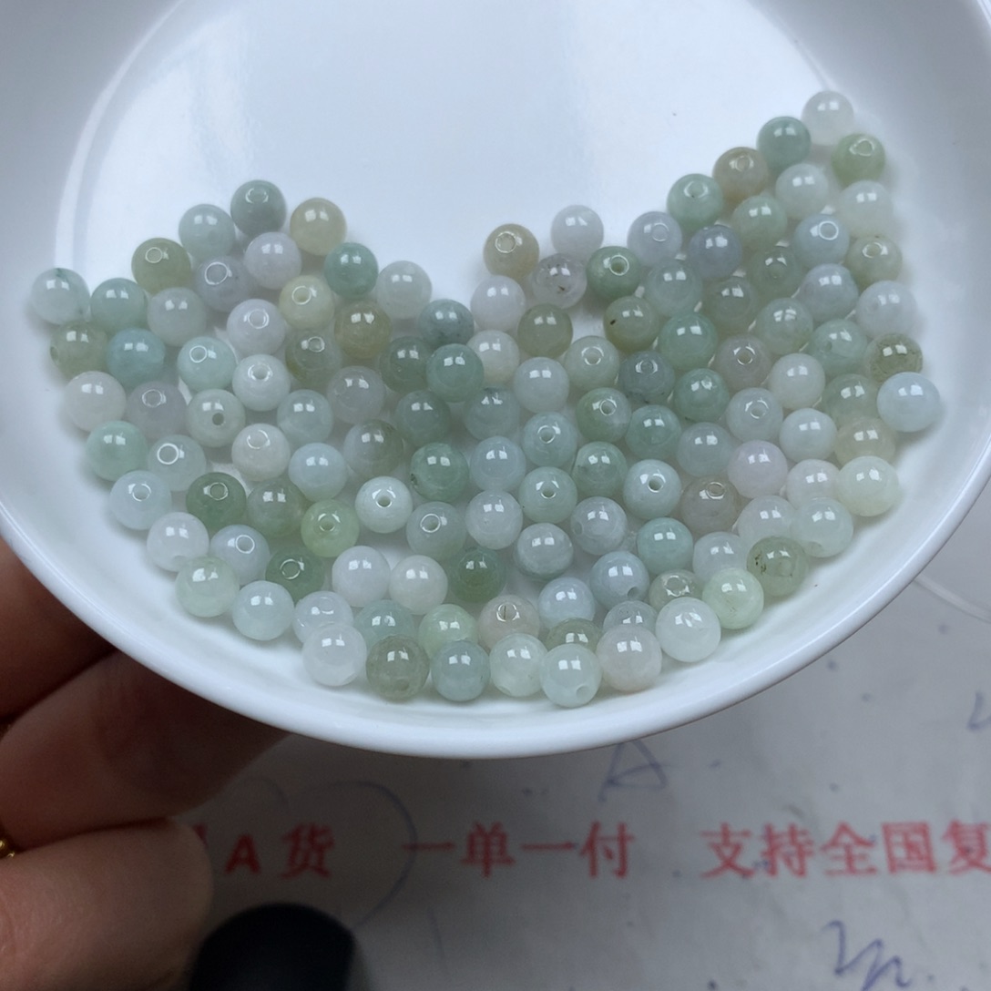 翡翠散珠卡5➕。一百左右。