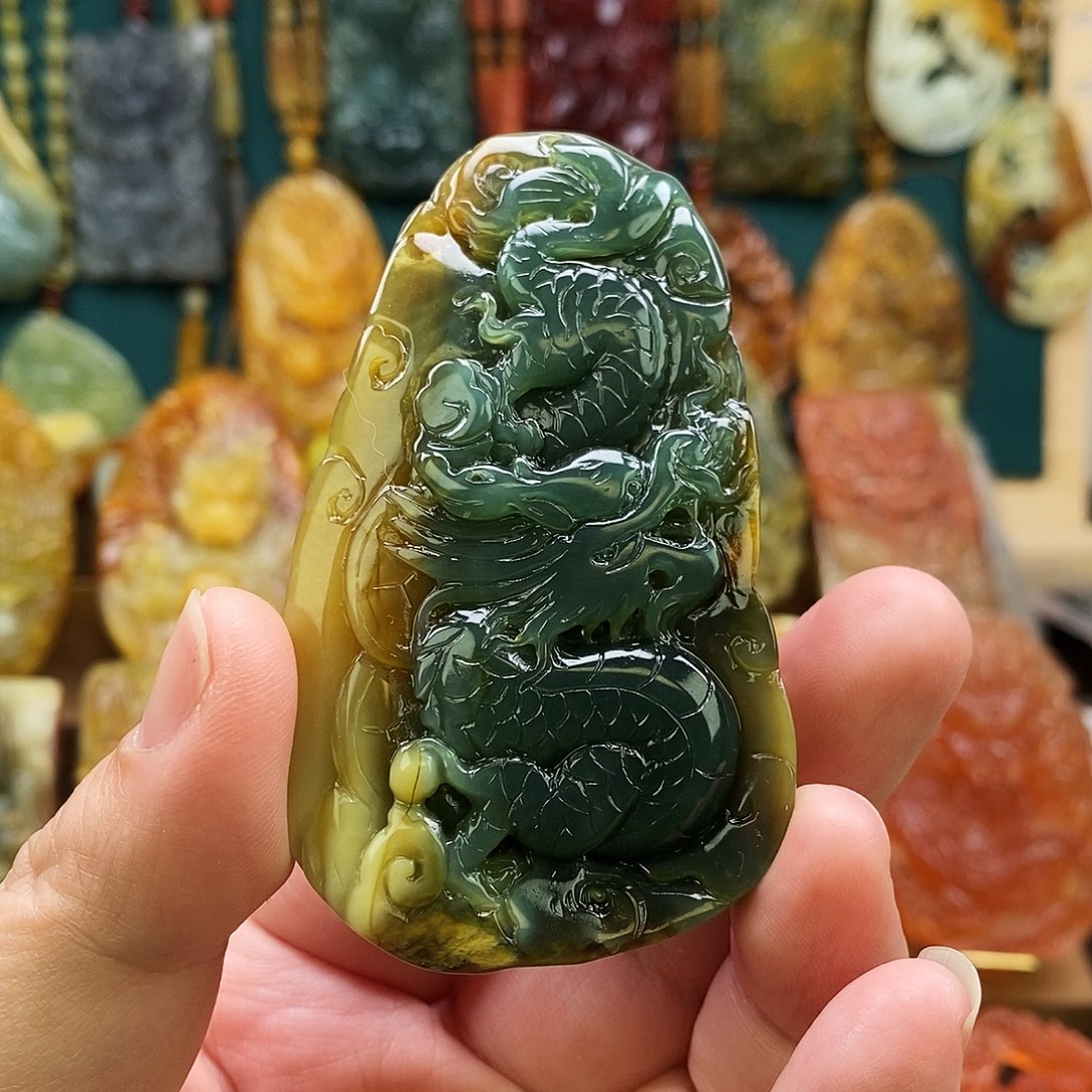 蛇纹石玉未镶嵌颈饰精品小龙牌