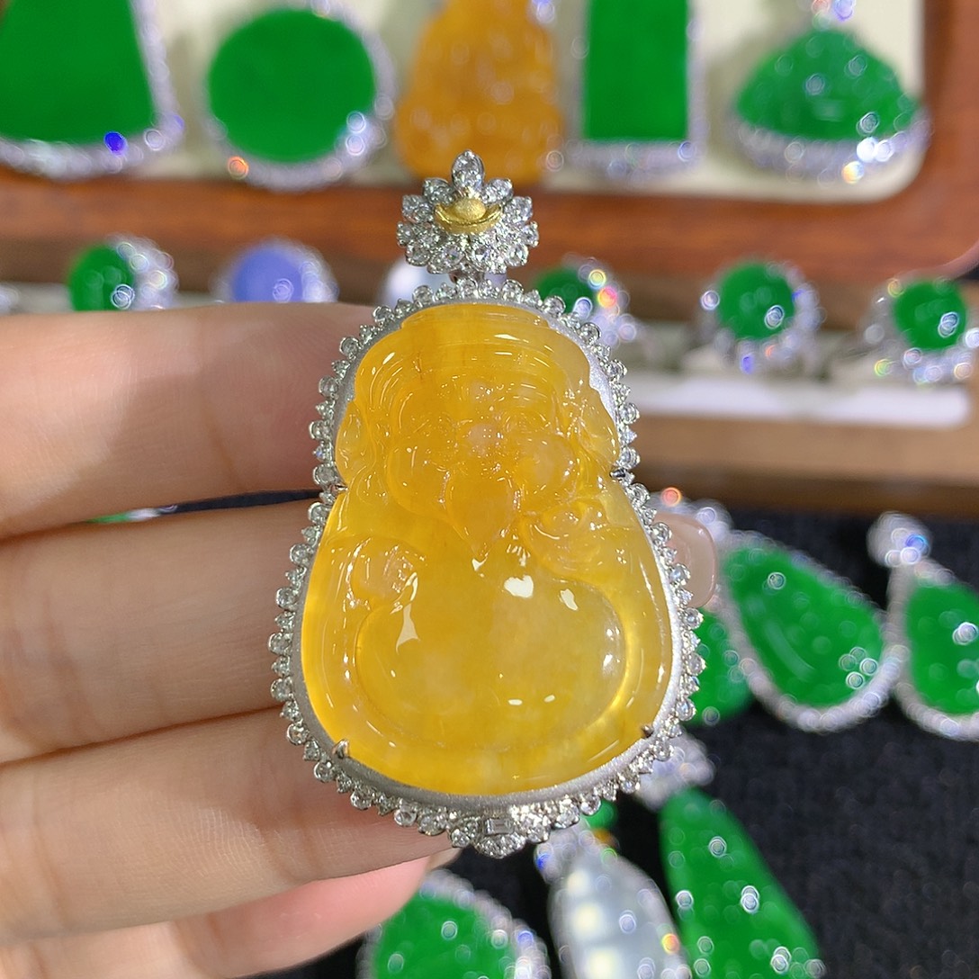 翡翠18K金镶嵌颈饰财财