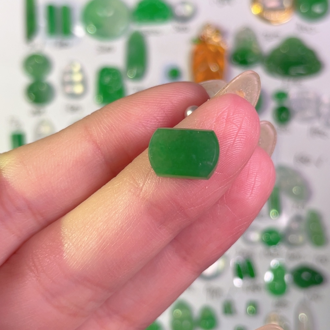 翡翠未镶嵌颈饰裸石