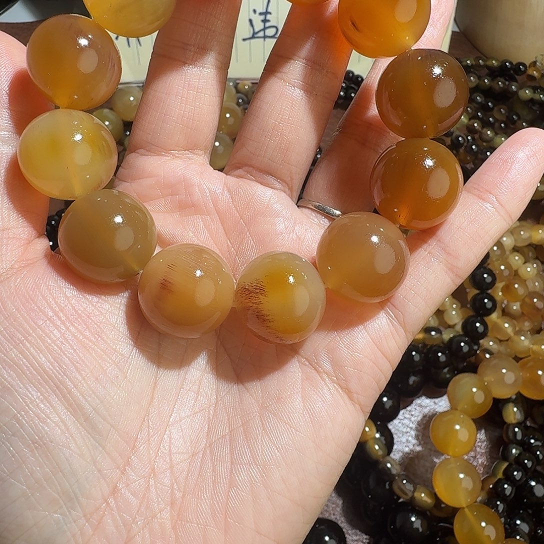 靖***靖驴蹄子2.0纯蜜色爆血手串，不退不换