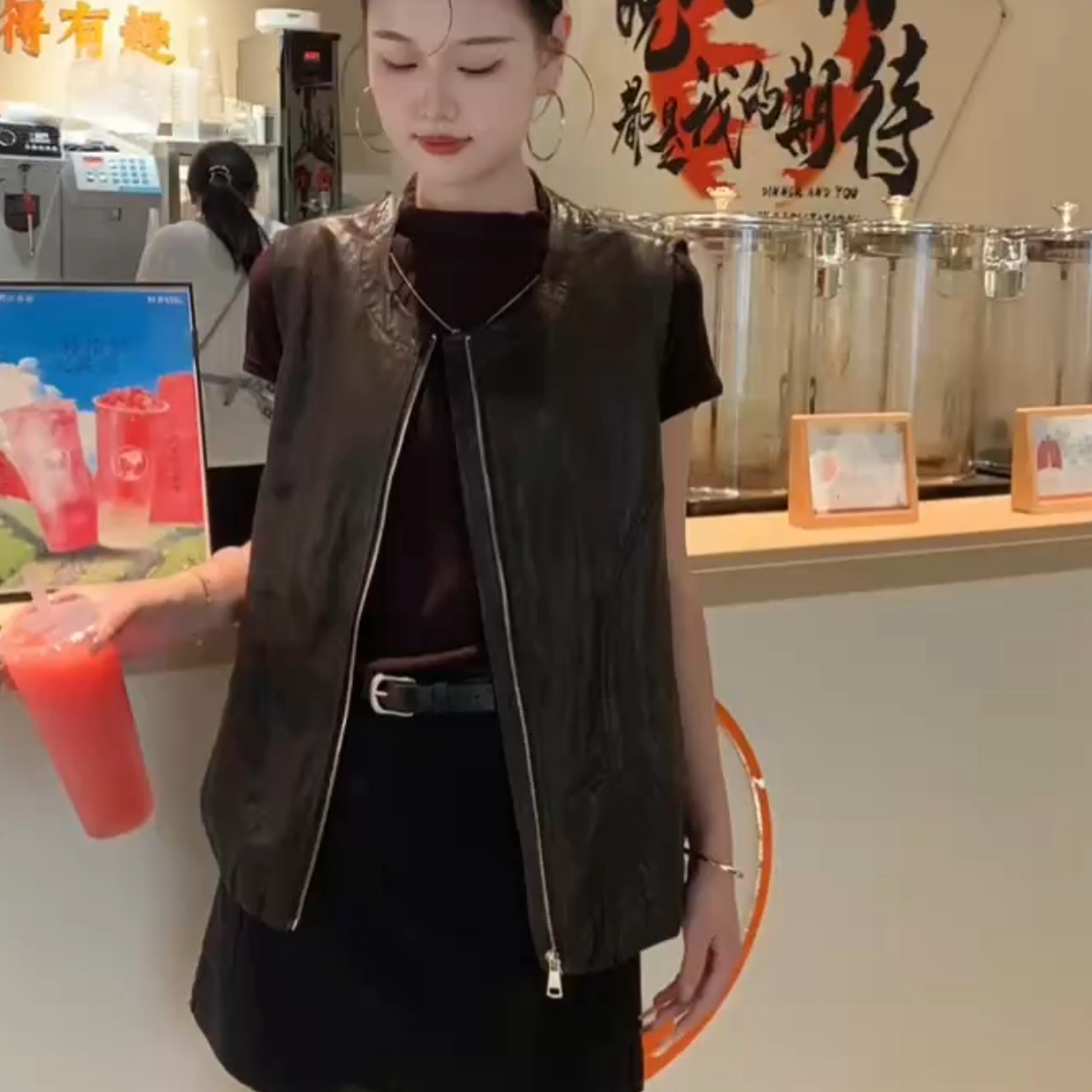 TU姐 秋季大码显瘦圆领拉链开衫显瘦百搭皮pu马甲时髦洋气