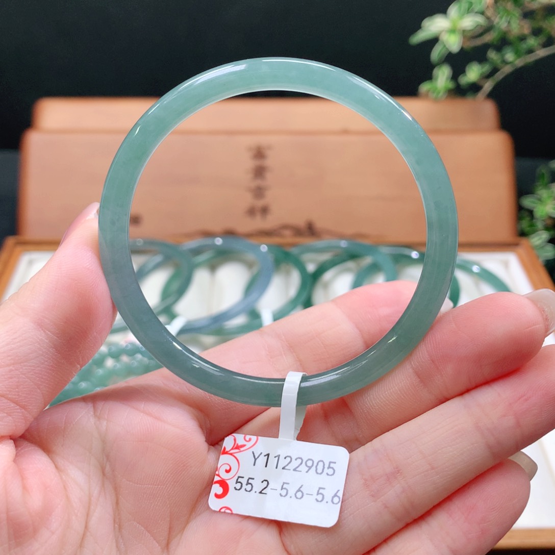 翡翠手镯未镶嵌天然