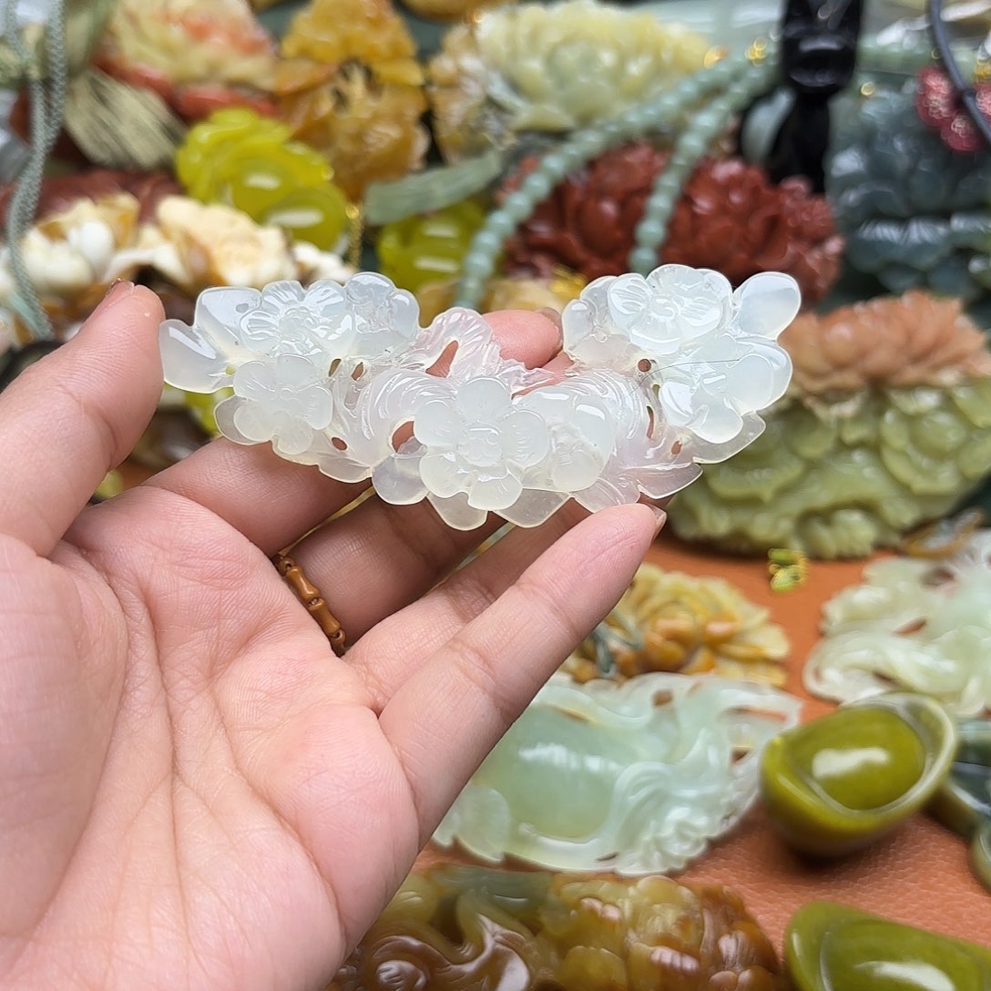 ****爱蛇纹石玉未镶嵌吊坠