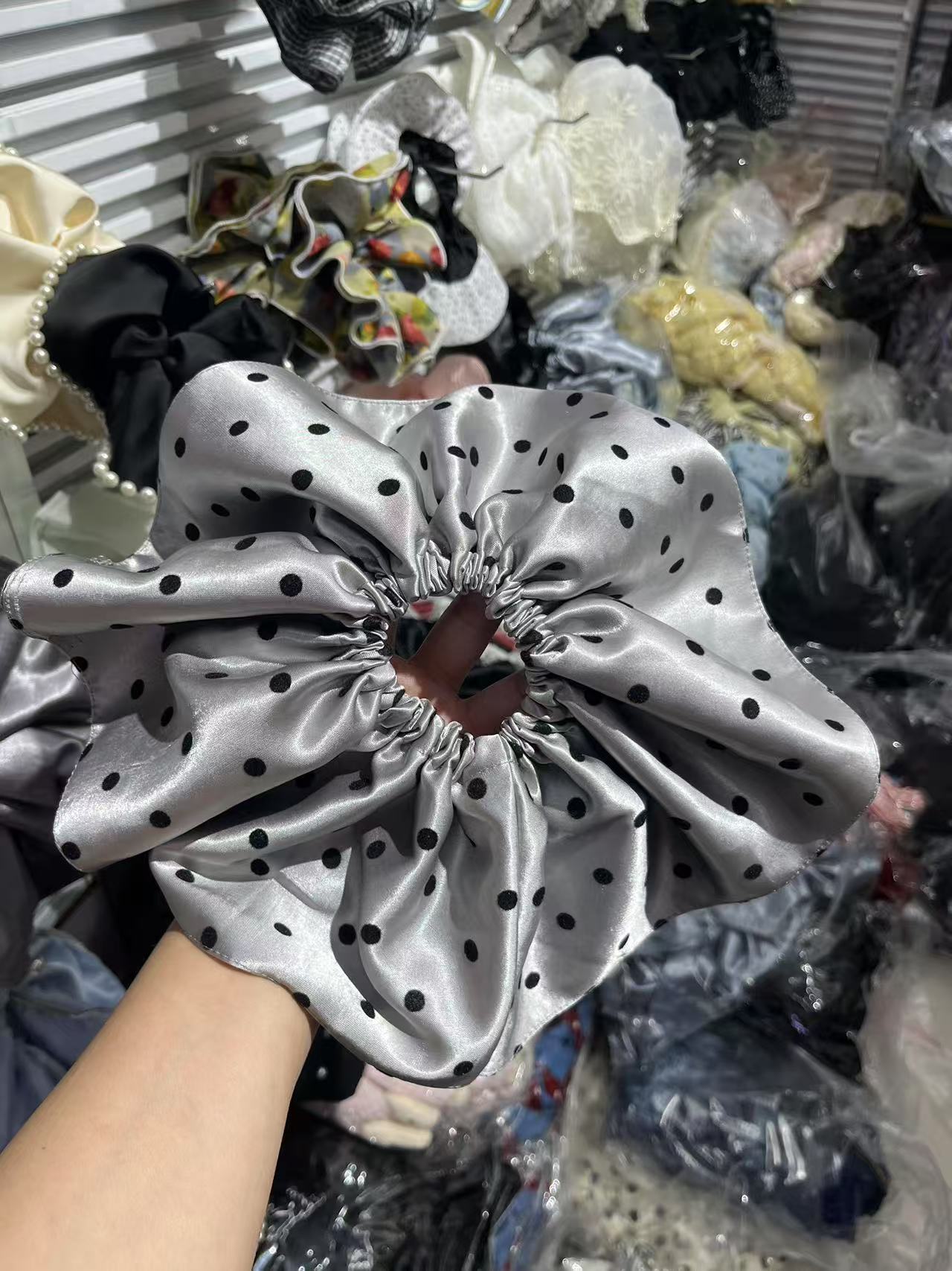 超大慵懒风法式缎面4层波点植绒发圈小姨风御姐范轻奢
