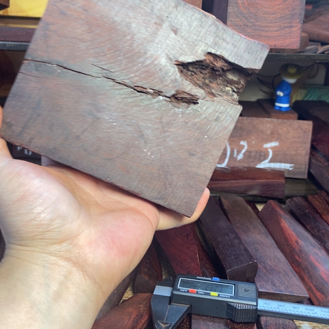 霁***间端景台紫檀木类木料