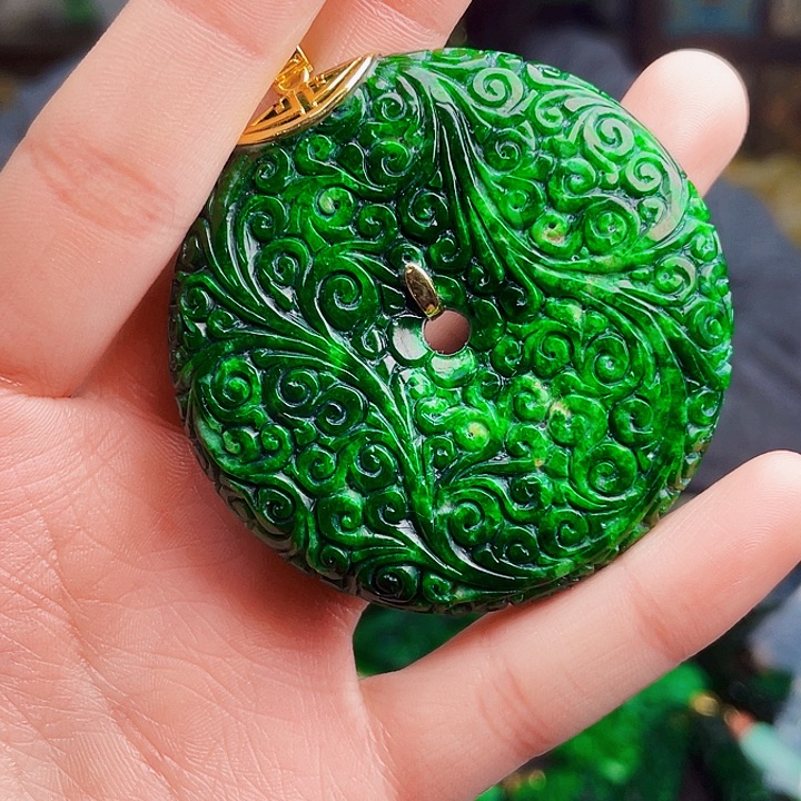 翡翠18K金镶嵌颈饰多样性