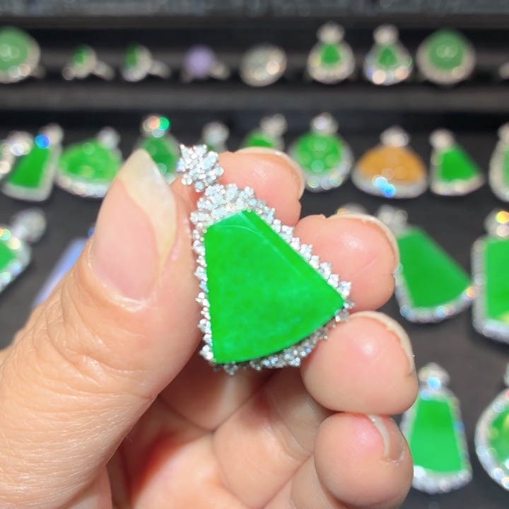 翡翠18K金镶嵌吊坠(不含链)翡翠