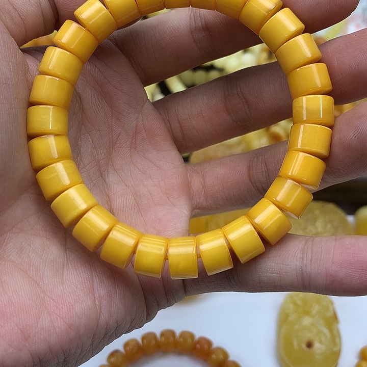 九***哥蜜蜡未镶嵌珠宝奇石