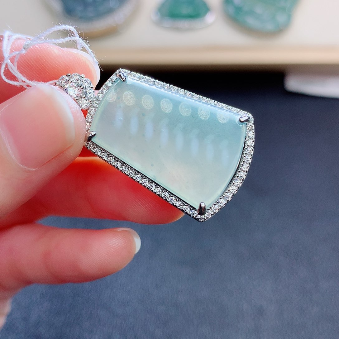 翡翠颈饰未镶嵌翡翠