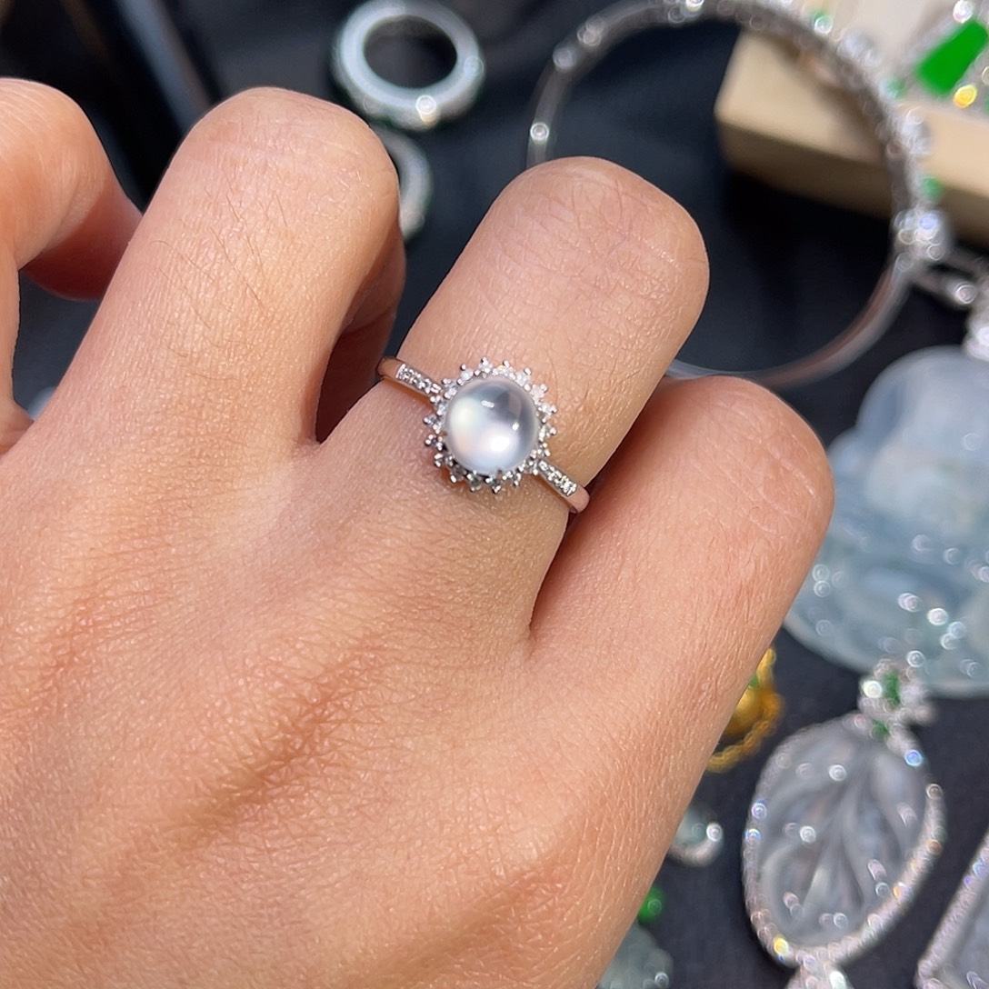 翡翠18K金镶嵌戒指蛋面