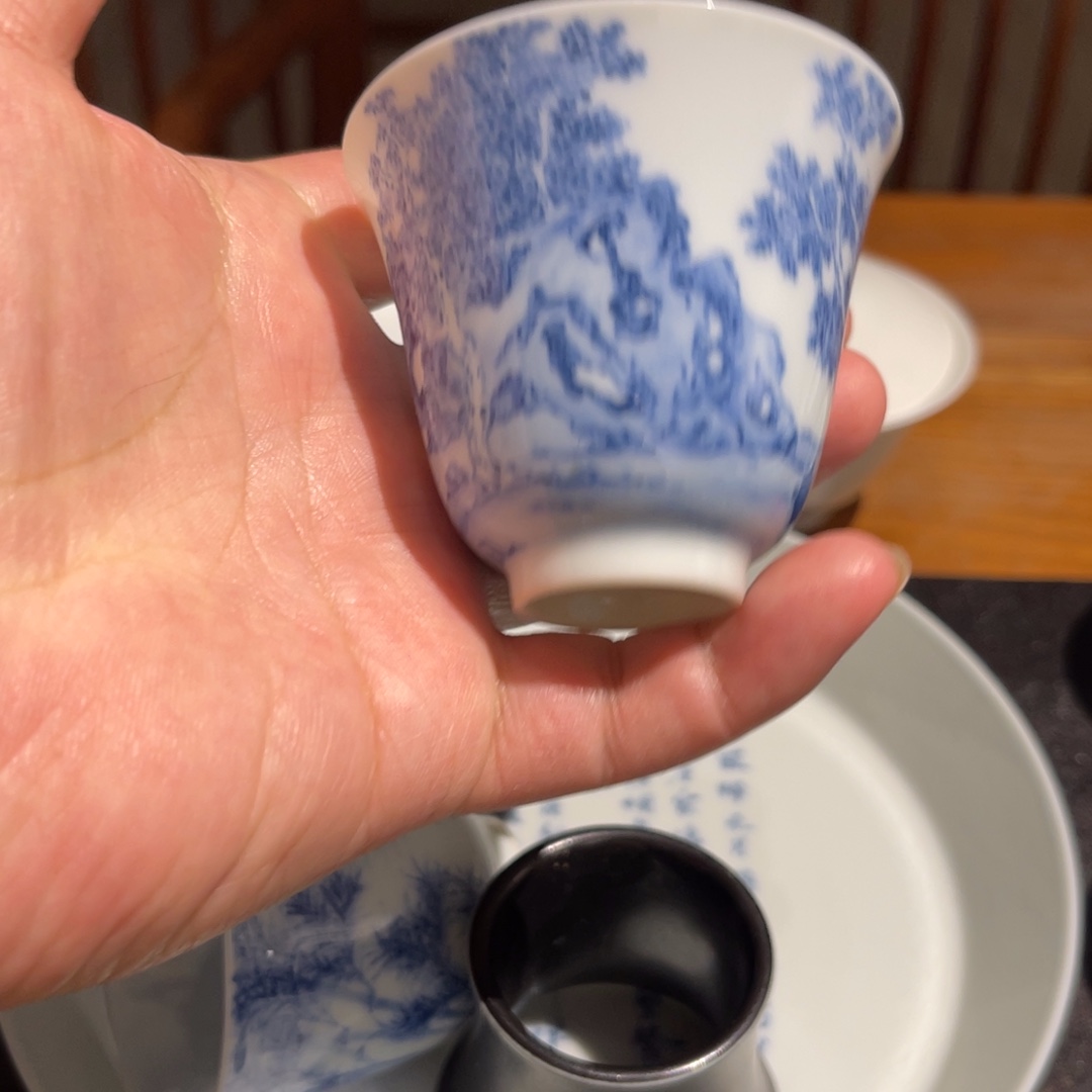 煜***北青花山水铃铛杯底部缩釉 微瑕福利不退不换